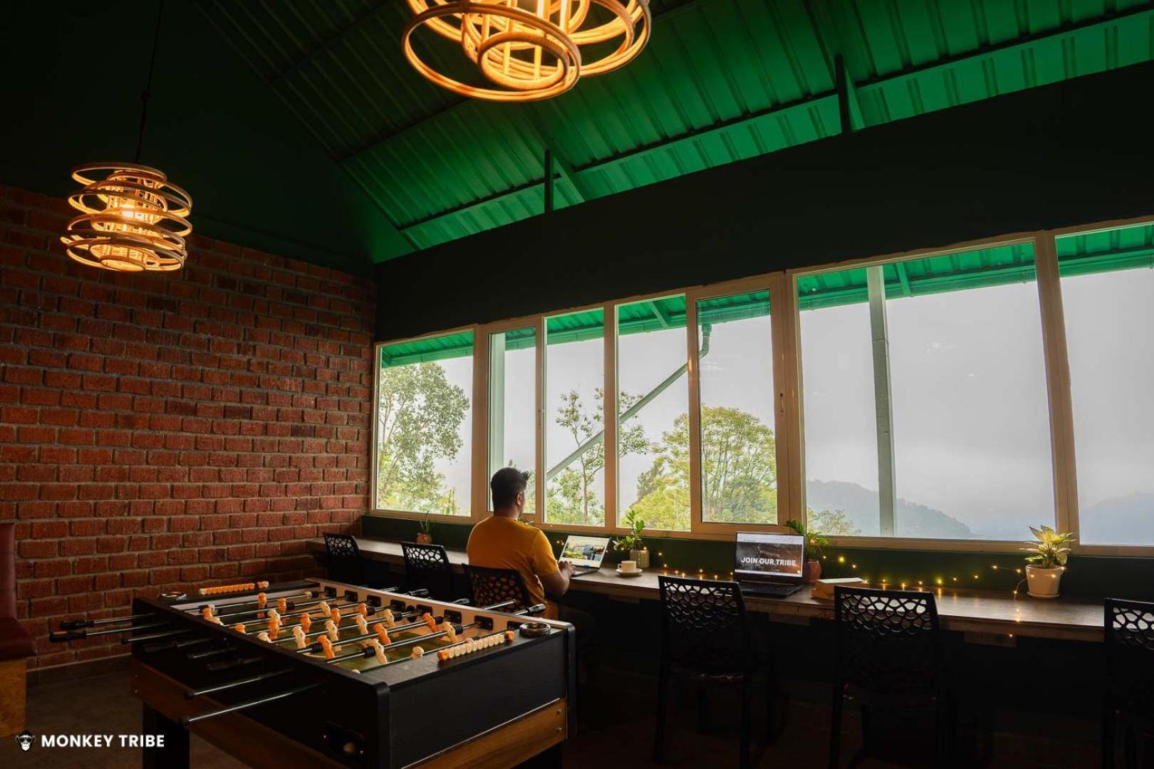 Monkey Tribe Munnar Hostel Buitenkant foto