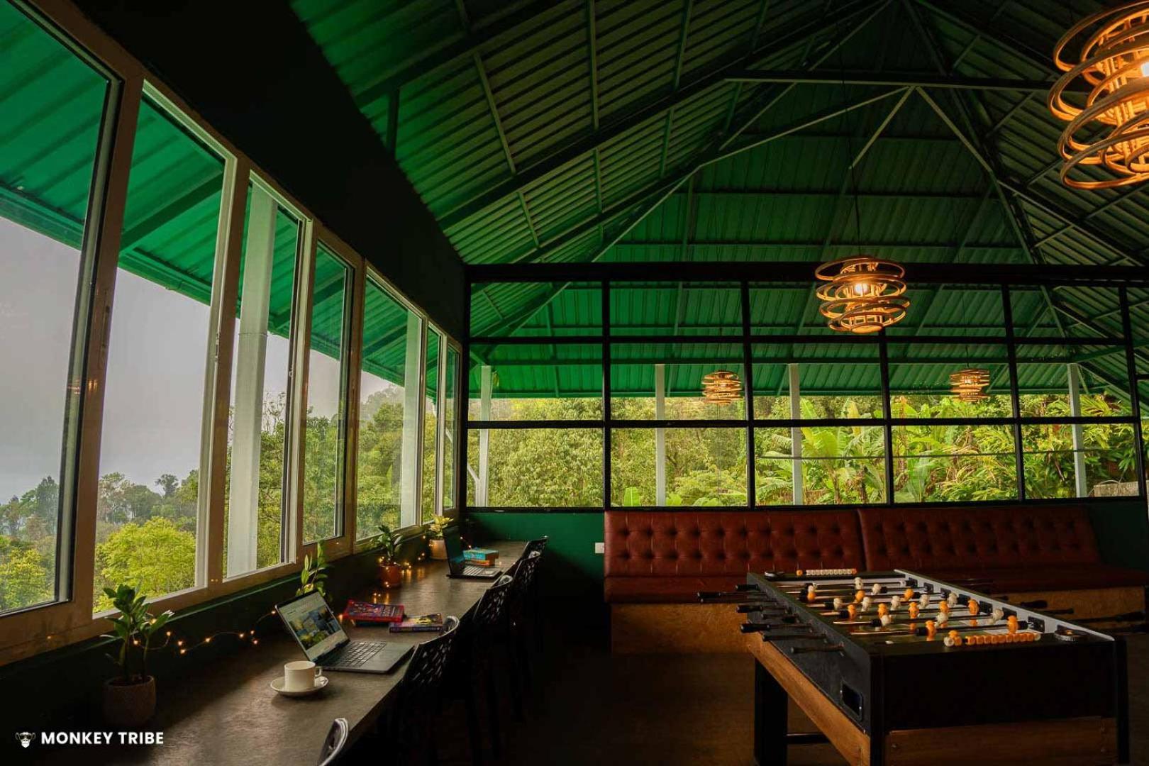 Monkey Tribe Munnar Hostel Buitenkant foto