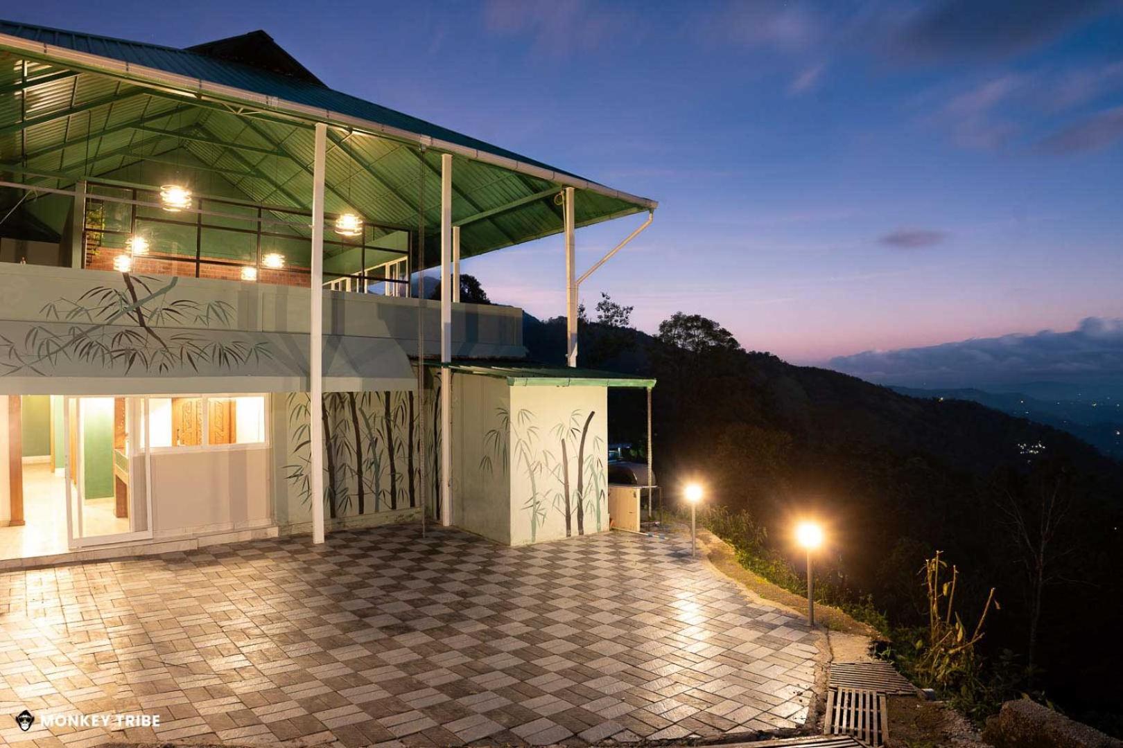 Monkey Tribe Munnar Hostel Buitenkant foto